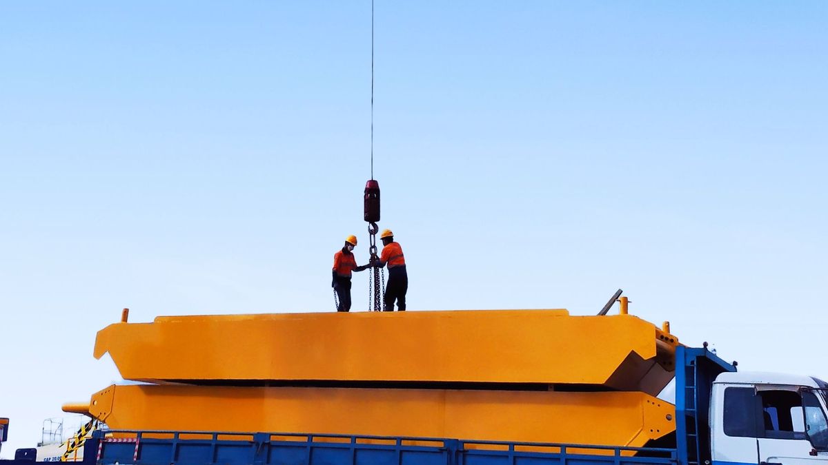 Warehouse Handling of Oversized Freight