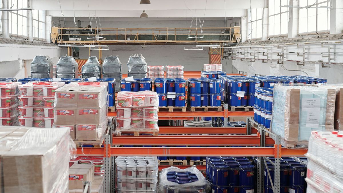 Pallet Storage Compared With Floor Storage